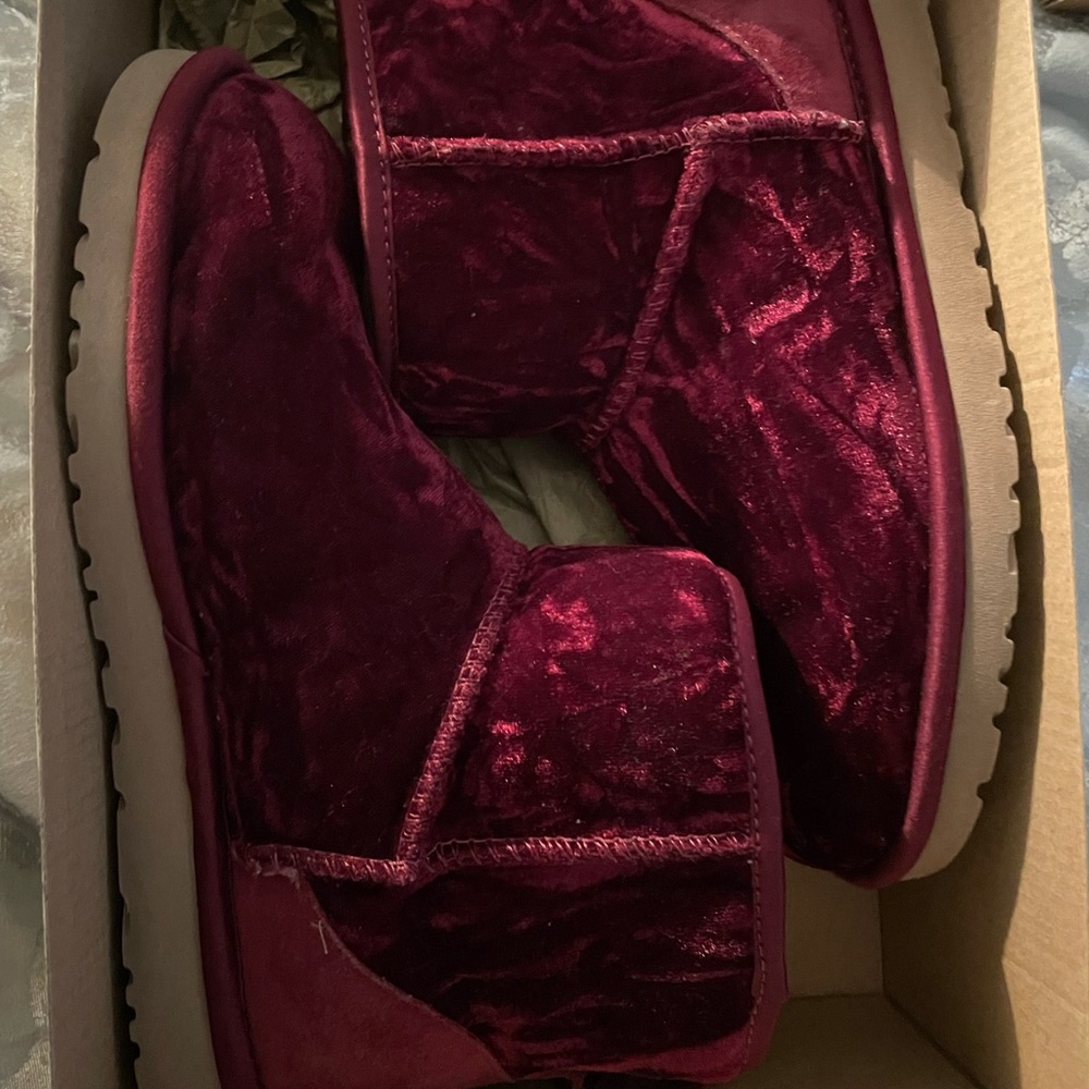 Crushed Red Velvet Uggs